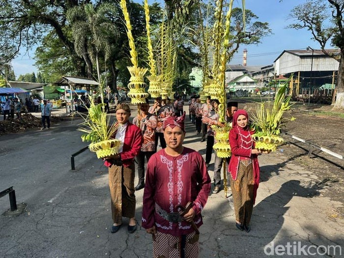 Tradisi Manten Tebu PG Ngadirejo Tandai Dimulainya Musim Giling