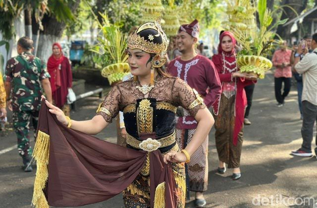 Tradisi Manten Tebu PG Ngadirejo Tandai Dimulainya Musim Giling
