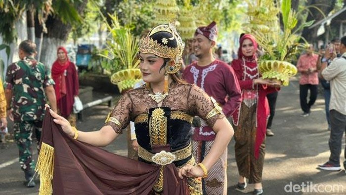 Tradisi Manten Tebu PG Ngadirejo Tandai Dimulainya Musim Giling
