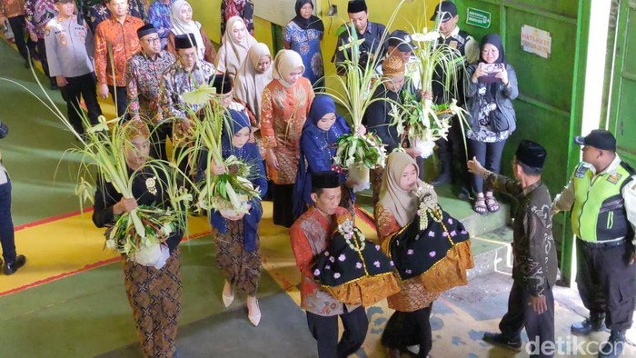 Tradisi manten tebu sebelum musim giling di Pabrik Gula Tulungagung