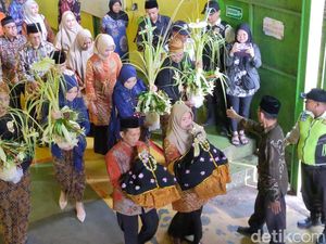 Tradisi Manten Tebu Tandai Musim Giling di Pabrik Gula Tulungagung
