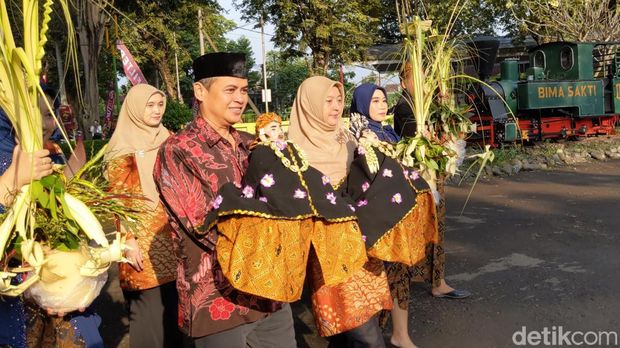 Tradisi manten tebu sebelum musim giling di Pabrik Gula Tulungagung