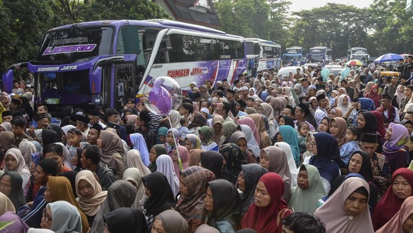 Warga Ciamis Antusias Lepas Jemaah Haji Kloter Pertama
