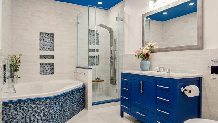 Rekomendasi warna cat kamar mandi yang estetis, cocok untuk rumah minimalis!