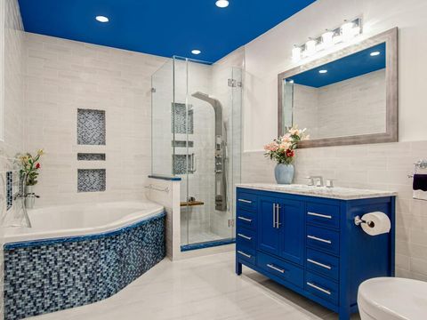 Rekomendasi warna cat kamar mandi yang estetis, cocok untuk rumah minimalis!
