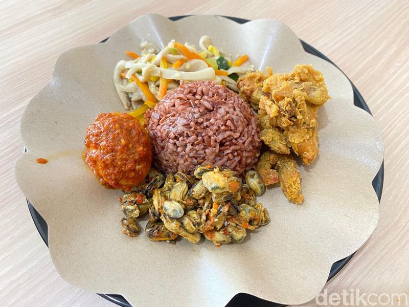 Warung Nasi di Apartemen Ini Sedia 60 Lauk dan Buka 24 Jam!