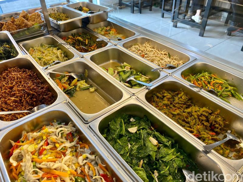 Warung Nasi di Apartemen Ini Sedia 60 Lauk dan Buka 24 Jam!