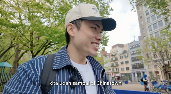 YouTuber Indonesia Cicip Gado-gado dan Ikan Bakar di New York
