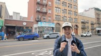 Namun, Edward tidak menemukan makanan Indonesia untuk sarapan. Akhirnya ia mampir ke kopitiam yang paling tidak punya menu mirip di Indonesia. Foto: YouTube Edward Halim