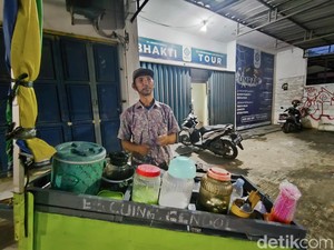 Ari dan Warisan Manis Gerobak Es Cuwing di Cirebon
