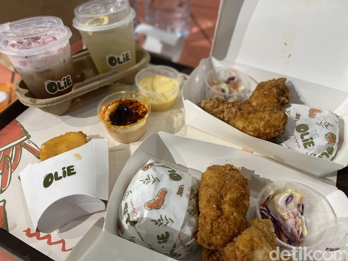 Begini Kenikmatan Chicken Tender dengan Saus Spesial yang Antre 1 Jam!