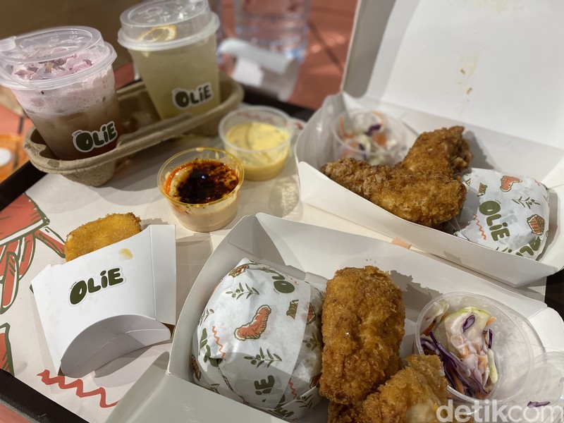 Begini Kenikmatan Chicken Tender dengan Saus Spesial yang Antre 1 Jam!