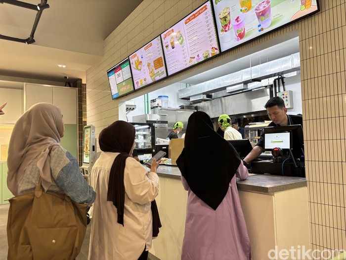 Begini Kenikmatan Chicken Tender dengan Saus Spesial yang Antre 1 Jam!
