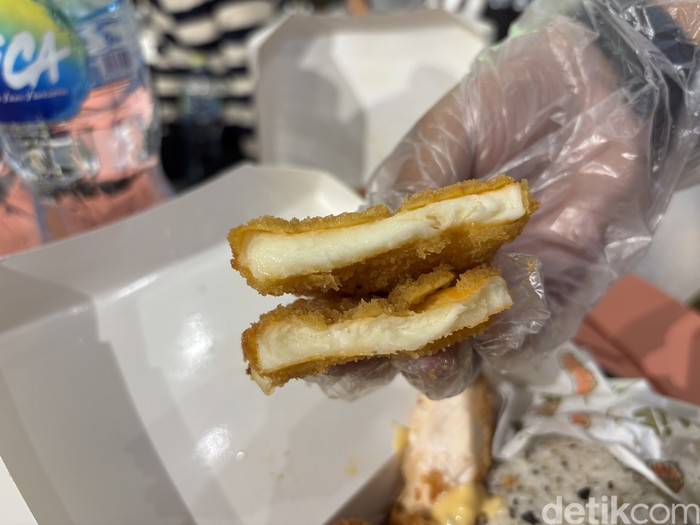 Begini Kenikmatan Chicken Tender dengan Saus Spesial yang Antre 1 Jam!