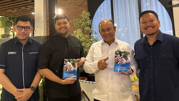 Wamenperin Tinjau Makan Bergizi Gratis di Pulogebang.