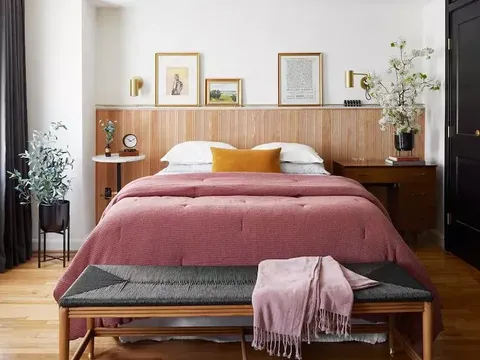 Desain kamar tidur/Malcolm Simmons untuk Emily Henderson Design, Keyanna Brown via The Spruce Desain kamar tidur