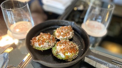 Dessert Lak-Lak dan Kedondong Spesial di Resto Peraih Penghargaan