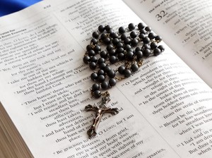 Susunan Doa Rosario Sabtu 9 Mei 2026: Mengikuti Peristiwa Gembira