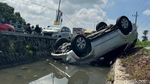 Penampakan Fortuner Nyemplung Sungai di Sidoarjo