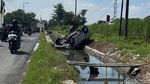 Penampakan Fortuner Nyemplung Sungai di Sidoarjo