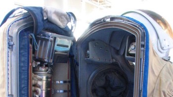 Bagian Dalam Pakaian Luar Angkasa Foto: Boredpanda