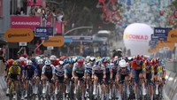 Peleton terdepan adu cepat pada 3 km sebelum garis finish. Posisi kedua ditempati pebalap Visma Lease a Bike, Van Aert dan posisi ketiga diisi pebalap Movistar, Orluis Aular.