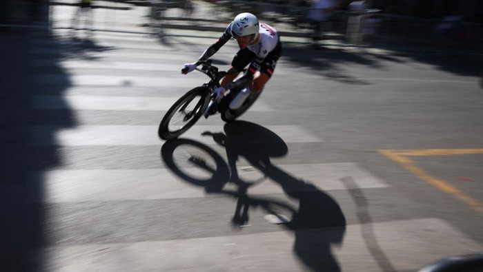 Giro Italia Etape 2 Cycling - Giro d'Italia - Stage 2 - Tirana to Tirana - Albania - May 10, 2025 Team Visma | Lease a Bike's Wilco Kelderman reacts after the time trial REUTERS/Florion Goga