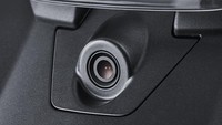 Selain itu, ada soket USB type A dan C, serta kamera full-HD untuk merekam konten. Foto: Doc. Sundiro Honda.