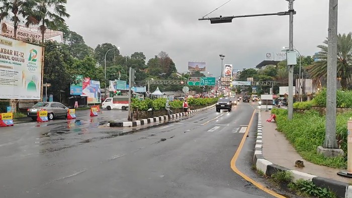 Jalur Puncak, Simpang Gadog, Hujan.