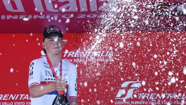 Josh Tarling Jadi yang Tercepat di Etape 2 Giro dItalia 2025