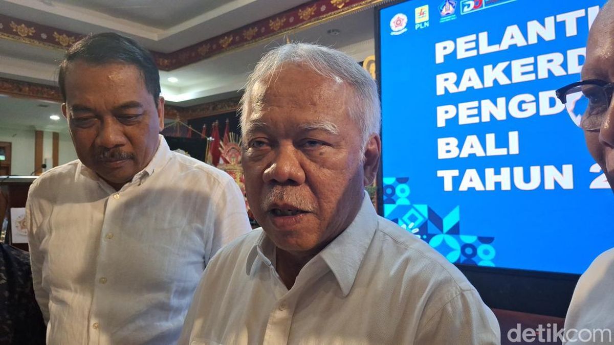 Yosh ayollar va erkaklar ishtirokidagi ruscha porno Qurtlar bilan porno video