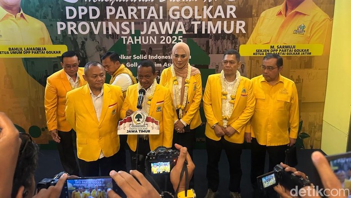 Canda Bahlil ke Emil Dardak: Kalau Tak Nyaman, Beringin Siap Bersamai