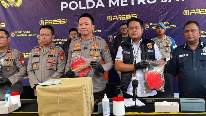 Konferensi pers kasus pembunuhan abang oleh adik di Tangsel (Ondang/detikcom)