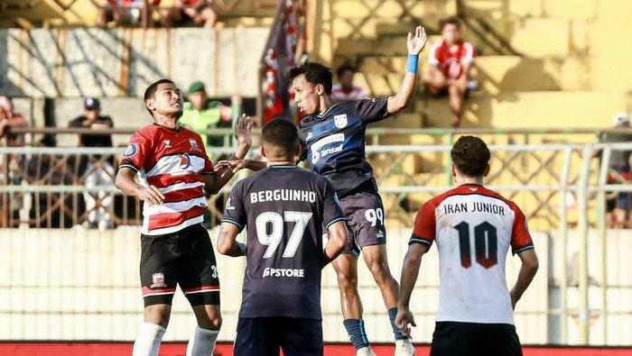 Laga Madura United vs Borneo FC Samarinda