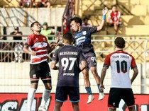 Diwarnai Kartu Merah, Madura United Ditumbangkan Borneo FC 2-3