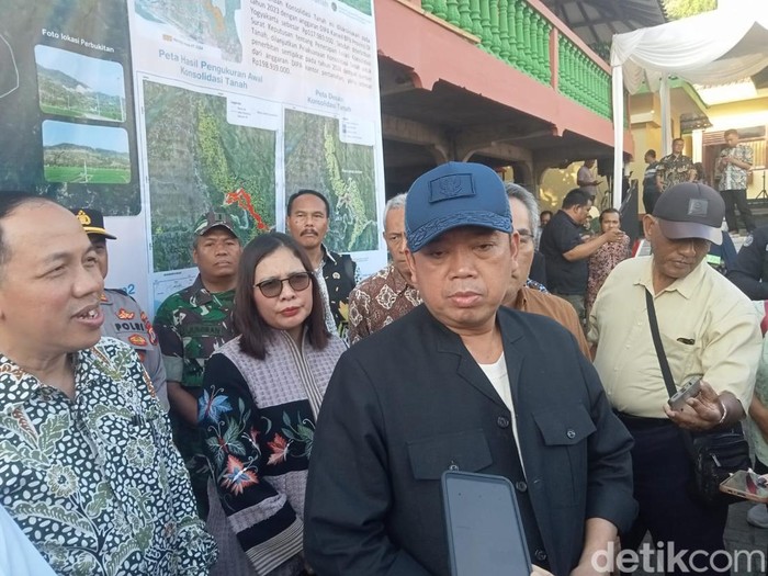Menteri Agraria dan Tata Ruang/Kepala Badan Pertanahan Nasional Nusron Wahid saat ditemui awak media di Kretek, Bantul, Sabtu (10/5/2025).