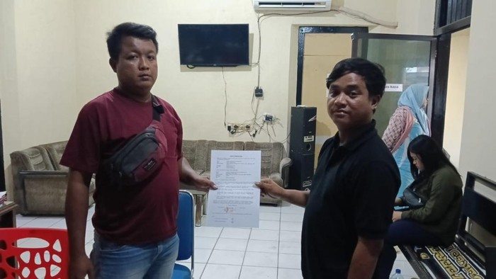 Mediasi kasus viral maling disebut terjebak dalam mobil di Kudus. Ternyata pelaku mabuk dan salah masuk mobil di Polsek Kudus Kota, Jumat (9/5/2025).