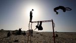 Saat Reruntuhan Jalur Gaza Jadi Lahan Bermain Parkour