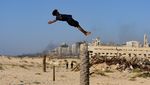 Saat Reruntuhan Jalur Gaza Jadi Lahan Bermain Parkour