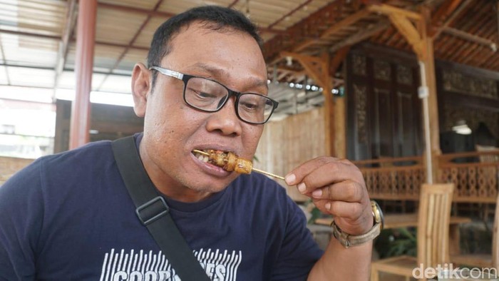 Nikmatnya sate kronyos khas Jombang