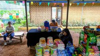 Tersedia fasilitas seperti arena bermain, instalasi spot foto, masjid, hingga toilet. Ada juga lapak UMKM yang tersedia di Studio Alam. 