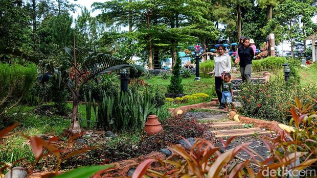 Studio Alam TVRI merupakan destinasi wisata yang menawarkan konsep alam di Kota Depok, Jawa Barat. Tempat yang diresmikan tahun 1985 ini kerap menjadi lokasi syuting.