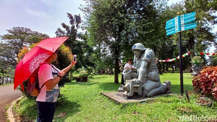 Studio Alam TVRI merupakan destinasi wisata yang menawarkan konsep alam di Kota Depok, Jawa Barat. Tempat yang diresmikan tahun 1985 ini kerap menjadi lokasi syuting.