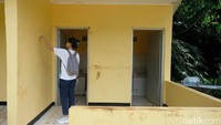 Yang menjadi catatan adalah terdapat spot toilet yang tidak terawat, begitu pula soal vending machine yang rusak.   