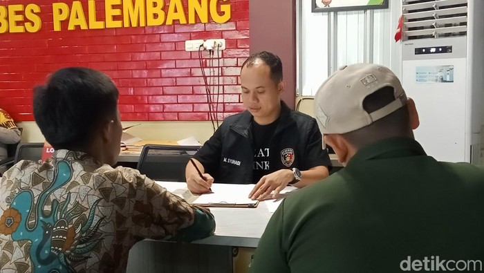 Pelajar SMA melapor polisi usai motornya digasak maling di Palembang, Sumsel.
