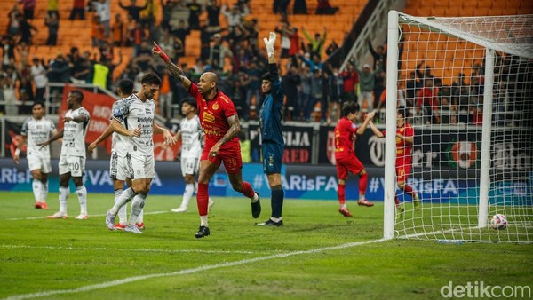 Persija Tumbangkan Bali United 3-0