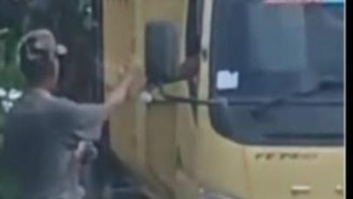 Pria lanjut usia yang palak sopir truk di Banyuasin ditangkap polisi.