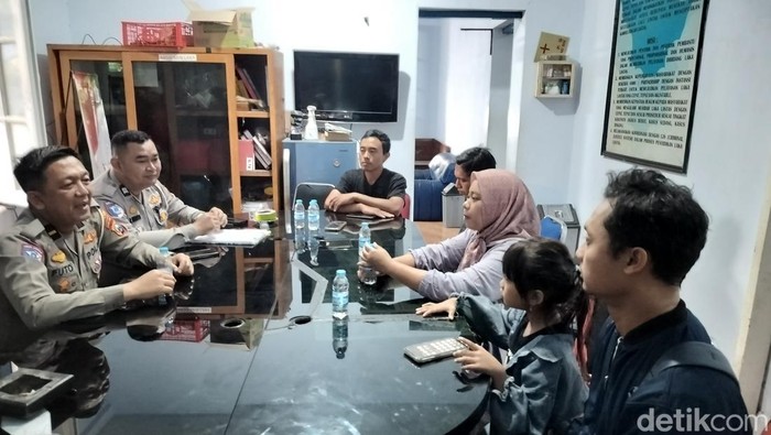 Proses mediasi ibu yang curhat anaknya diabaikan usai tertabrak pintu truk ekspedisi.