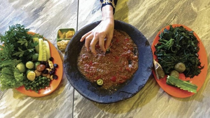 Sambal seruit makanan khas Lampung dan aneka lalap