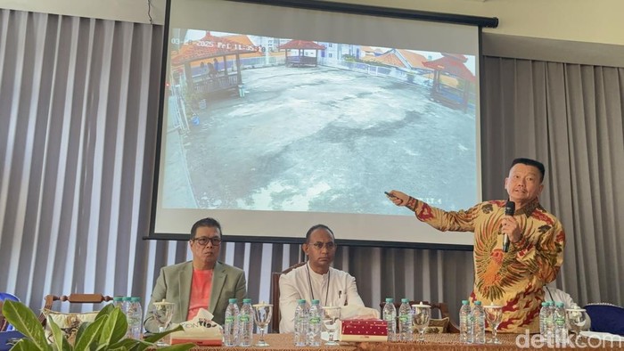 SMA Katolik Frateran Surabaya buka suara tentang insiden siswa tewas tersengat kabel AC yang terkelupas.